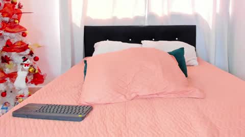 Snapshot of dailasmith chatting on 12-15-24, 06:04 Daila Smith online show from 12-15-24, 06:04