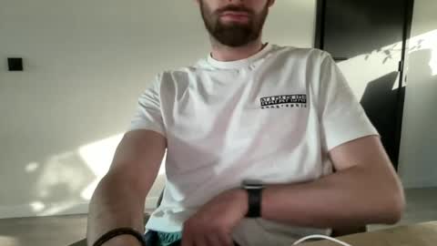 Snapshot of dailybully chatting on 05-26-26, 05:42 Your daily dose online show from 05-26-26, 05:42