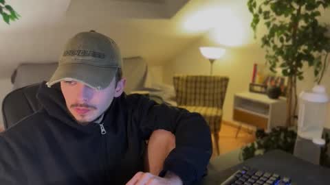 Snapshot of daimon_hall chatting on 12-14-25, 01:11 Daimon online show from 12-14-25, 01:11