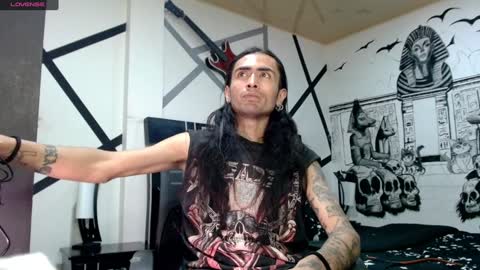 Snapshot of daimon_rock01 chatting on 01-15-25, 04:15 felipe online show from 01-15-25, 04:15