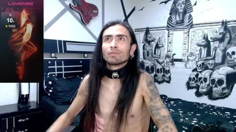 Snapshot of daimon_rock01 chatting on 01-21-25, 05:38 felipe online show from 01-21-25, 05:38