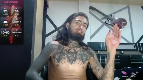 Snapshot of daimon_rock01 chatting on 09-23-25, 01:30 felipe online show from 09-23-25, 01:30