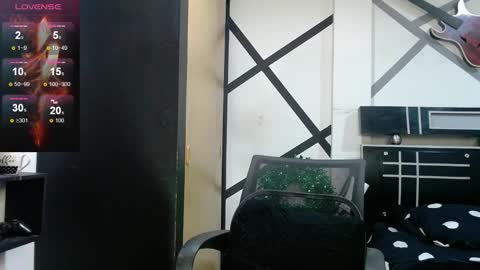 Snapshot of daimon_rock01 chatting on 11-19-25, 04:56 felipe online show from 11-19-25, 04:56