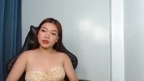 Snapshot of dainaxoxoxo chatting on 10-25-25, 01:46 Diana online show from 10-25-25, 01:46