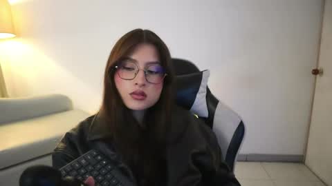 Lauren            online show from 04-22-26, 01:12