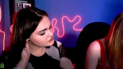 Snapshot of daisy_candy chatting on 09-25-25, 09:18 Little Di online show from 09-25-25, 09:18