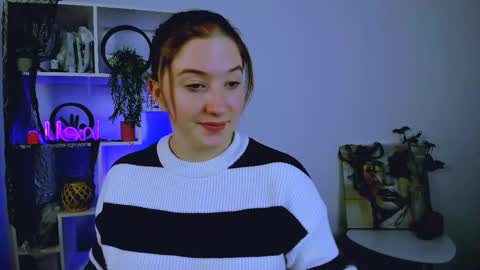 Snapshot of daisy_candy chatting on 10-31-25, 02:23 Little Di online show from 10-31-25, 02:23