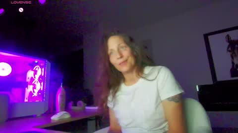 Daisy online show from 05-21-26, 03:46