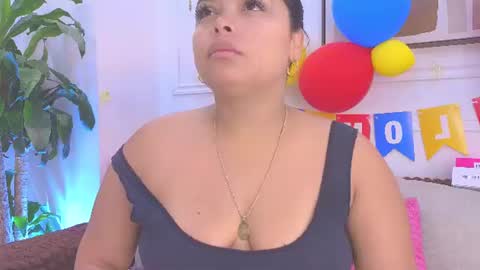 Snapshot of daisy_price chatting on 06-25-26, 10:42 Daisy Price online show from 06-25-26, 10:42