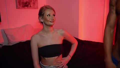 Snapshot of daisyy888 chatting on 09-09-25, 04:12 daisy online show from 09-09-25, 04:12