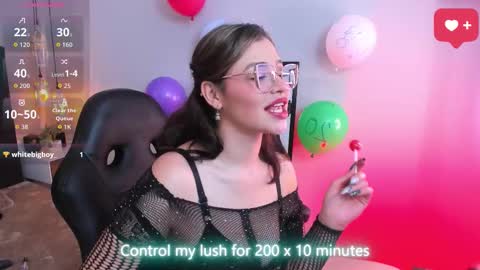 Snapshot of dakhota_rouge chatting on 11-25-25, 05:07 Dakhota online show from 11-25-25, 05:07