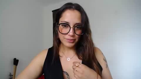 IG  dakotasofiaa online show from 03-02-26, 07:54