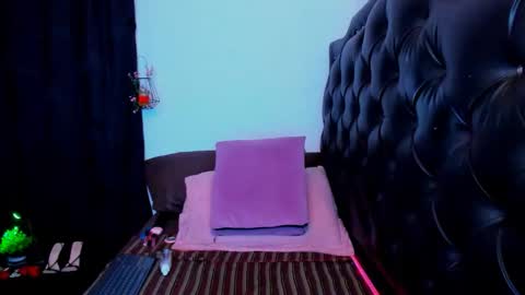 Snapshot of dakota__rosse chatting on 10-17-25, 10:34 Rosse online show from 10-17-25, 10:34