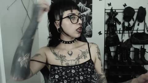 Snapshot of dakota_krall_ chatting on 10-24-25, 03:25 dakota online show from 10-24-25, 03:25