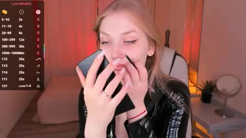 Snapshot of dakotamabs chatting on 10-26-25, 06:41 Dakota online show from 10-26-25, 06:41