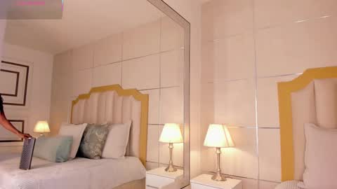 Snapshot of dakotawangi chatting on 10-07-25, 03:58 online show from 10-07-25, 03:58