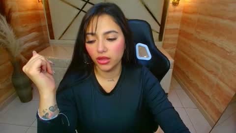 Snapshot of dakotha_v chatting on 11-28-25, 03:20 Dakotha online show from 11-28-25, 03:20