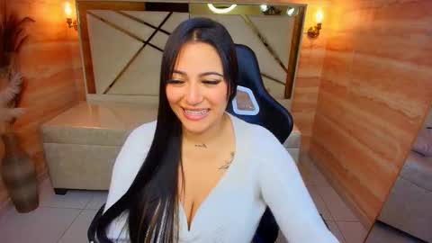 Snapshot of dakotha_v chatting on 12-04-25, 03:16 Dakotha online show from 12-04-25, 03:16