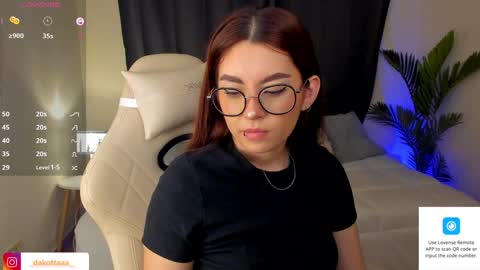 dakottaa__ online show from 12-21-24, 10:40