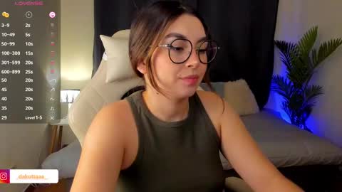 dakottaa__ online show from 10-07-25, 11:24