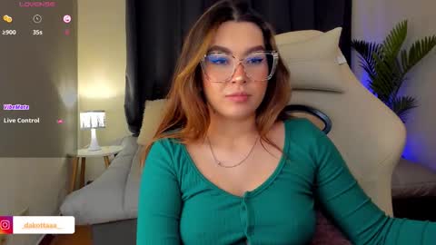 dakottaa__ online show from 10-15-25, 11:27