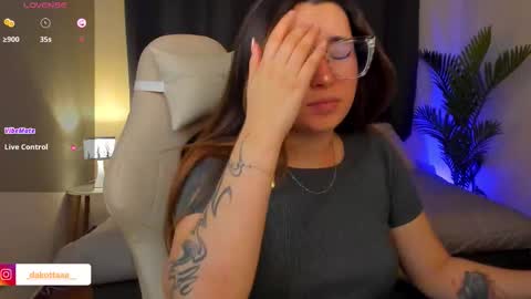 dakottaa__ online show from 12-15-25, 11:42