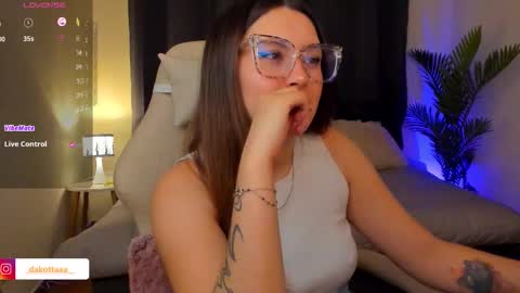 dakottaa__ online show from 12-17-25, 12:38