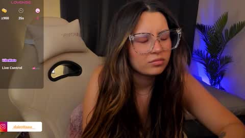 dakottaa__ online show from 01-17-26, 11:41