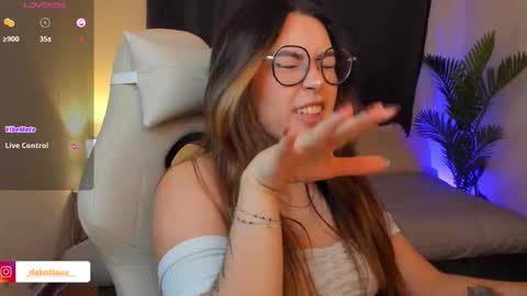 dakottaa__ online show from 02-03-26, 11:43