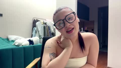 Snapshot of daledunaway chatting on 12-19-25, 06:37 Daria online show from 12-19-25, 06:37