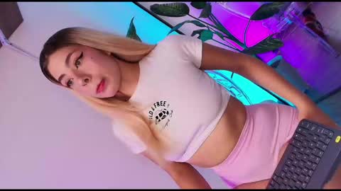 Snapshot of dalila_thoms chatting on 11-05-25, 07:25 Dalila online show from 11-05-25, 07:25