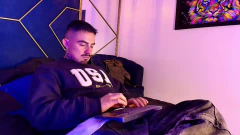 Dallas whitee online show from 03-21-26, 08:01