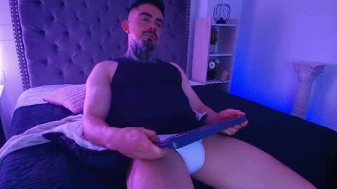 Dallas whitee online show from 05-08-26, 08:03