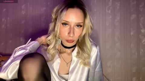 Snapshot of dallaspember chatting on 12-18-25, 01:28 dallaspember online show from 12-18-25, 01:28