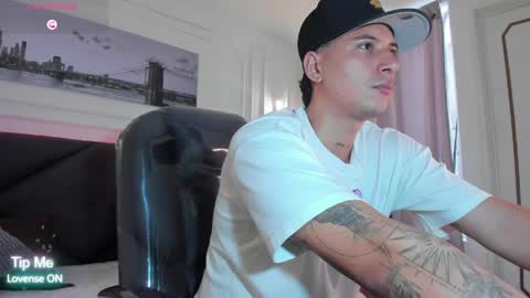 DAMIAN online show from 04-11-26, 02:32