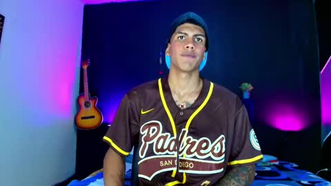 Damian online show from 02-25-25, 06:14