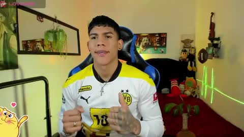Snapshot of damian_latinxxx chatting on 04-20-26, 03:09 Damian online show from 04-20-26, 03:09
