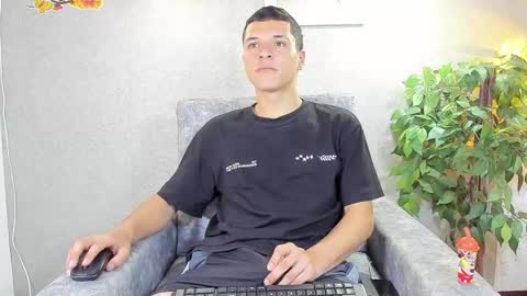 Snapshot of damian_vega13 chatting on 11-24-25, 06:29 damian_vega13 online show from 11-24-25, 06:29