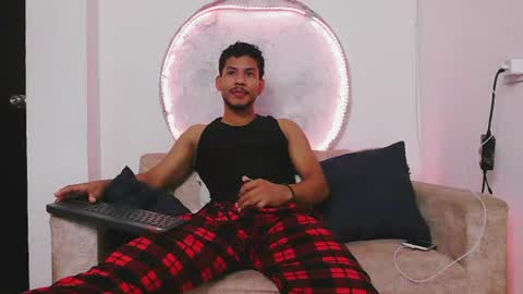 instagram damiannreed. online show from 06-12-26, 11:20
