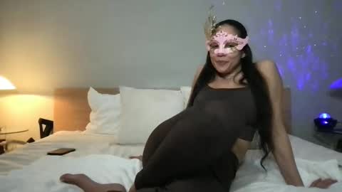 Snapshot of damiralux chatting on 02-20-25, 03:45 Damira Lux online show from 02-20-25, 03:45