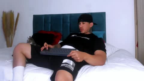 Snapshot of dammianmilleroficial chatting on 11-12-25, 03:29 INSTAGRAM DAMMIANMILLEROFICIAL online show from 11-12-25, 03:29