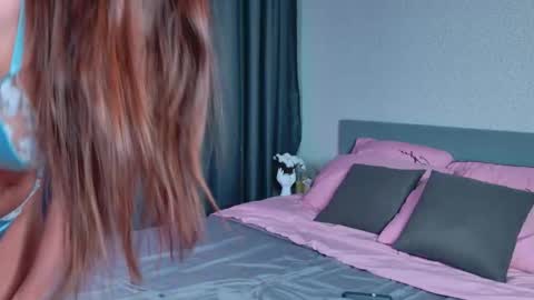 Snapshot of damn_bae__ chatting on 11-12-25, 02:34 Julia online show from 11-12-25, 02:34