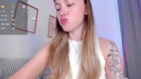 Snapshot of damn_cutie chatting on 06-04-26, 01:28 Tiana online show from 06-04-26, 01:28