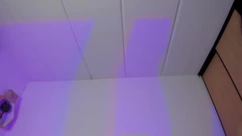 Snapshot of damn_that_booty chatting on 03-09-25, 03:32 Criss online show from 03-09-25, 03:32