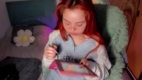 Snapshot of damn_that_booty chatting on 09-19-25, 10:16 Criss online show from 09-19-25, 10:16