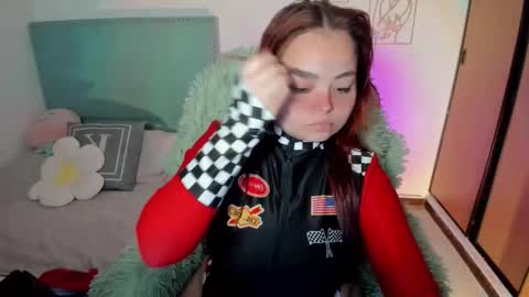 Snapshot of damn_that_booty chatting on 11-08-25, 12:22 Criss online show from 11-08-25, 12:22