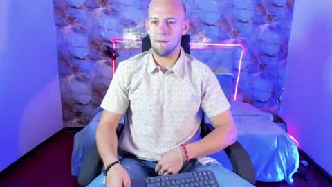 Snapshot of damon_baker0 chatting on 06-16-26, 01:25 Damon bakert online show from 06-16-26, 01:25