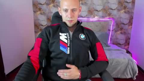 Snapshot of damon_baker0 chatting on 06-18-26, 03:27 Damon bakert online show from 06-18-26, 03:27