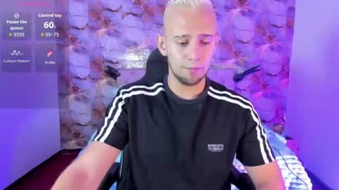 Snapshot of damon_baker0 chatting on 06-26-26, 07:18 Damon bakert online show from 06-26-26, 07:18