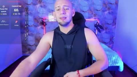 Snapshot of damon_baker0 chatting on 07-10-26, 03:03 Damon bakert online show from 07-10-26, 03:03